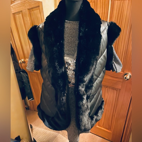 Black faux fur and faux leather belted gilet (vest) - Picture 2 of 4